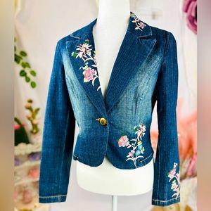 Bisou Bisou - Floral Embroidered Cropped Denim Jacket. Size Medium.